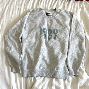 T.S. 1989 t.v. Spotify top listeners exclusive jumper/swearshirt